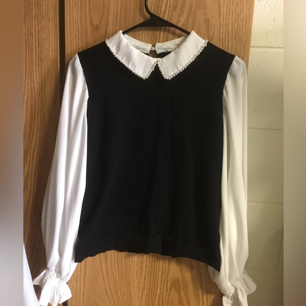 black balloon sleeve blouse